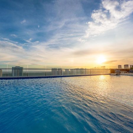 Ghl Collection Barranquilla Hotel Exterior foto Infinity pool at the rooftop of the hotel