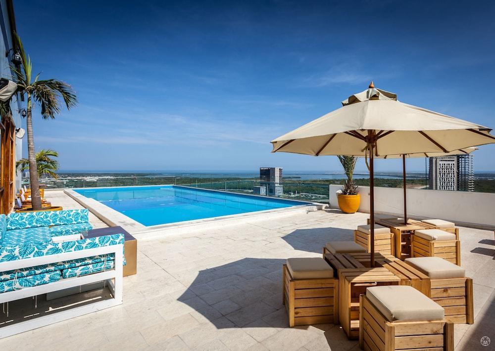 Ghl Collection Barranquilla Hotel Exterior foto Rooftop pool at the hotel