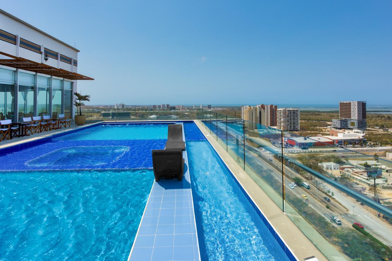 Ghl Collection Barranquilla Hotel Exterior foto Rooftop pool at the hotel